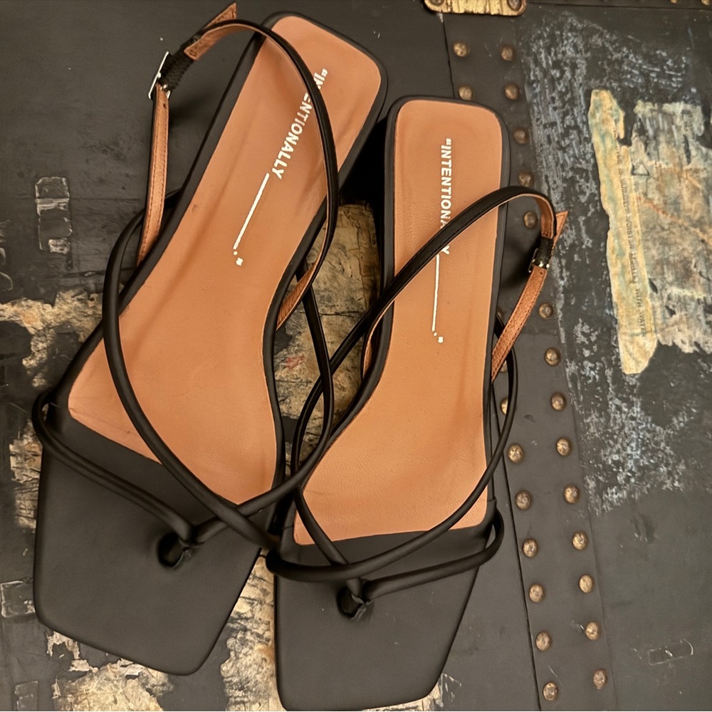 Intentionally blank Freya sandal low heel BLACK size 8